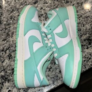 Teal dunks